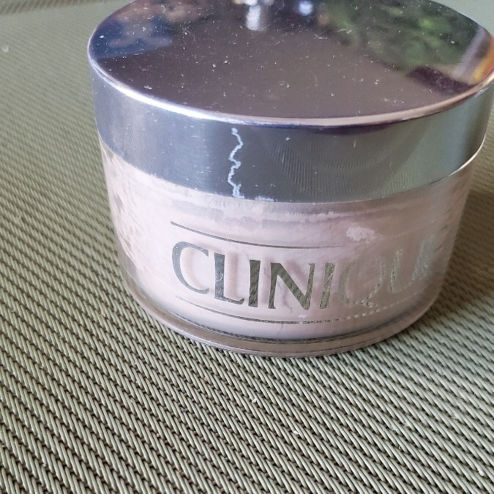 NWT Clinique 03 Transperency Transparent loose powder New without brush sealed